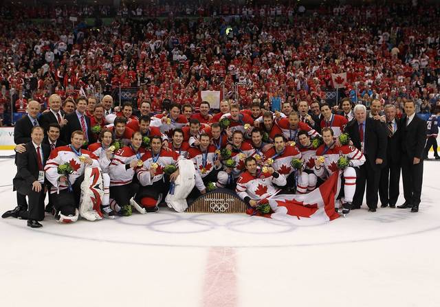 2010 Winter Olympics Hockey Champions - Team / équipe Canada