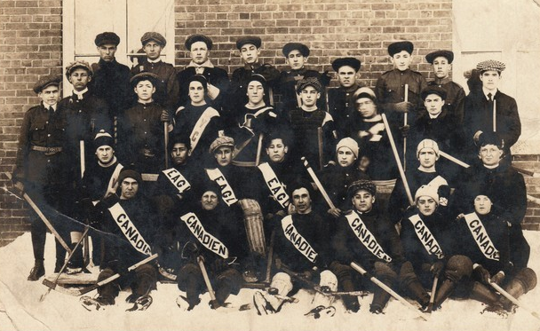 Antique Ice Hockey Postcard - Hockey Canadien - circa 1915
