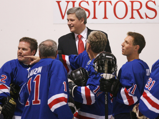 Stephen Harper coaches a Conservative Hockey team of MP s  2007