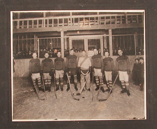 Guelph Knights of Columbus Hockey Team - 1920s