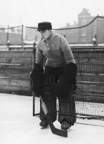 Emil Görlitz / Emil Goerlitz Playing Goal in Ice Hockey 1933