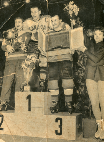 Belleville McFarlands / Team Canada Captain Floyd Crawford 1959