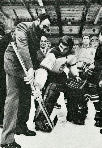 Vladislav Tretiak Shows Fidel Castro How to hold a goalie stick
