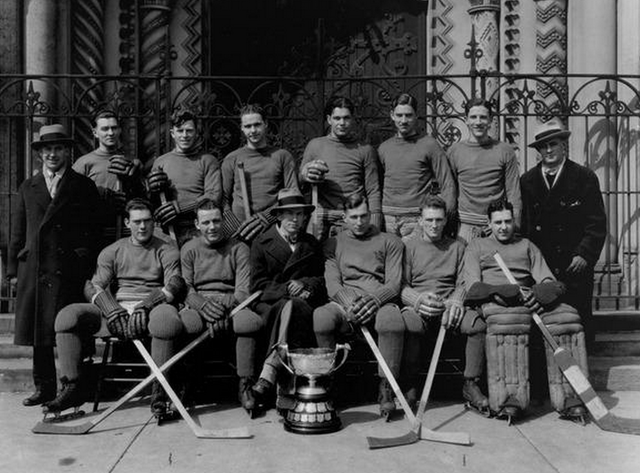 University of Toronto Hockey Team - Queen's Cup Champions 1928
