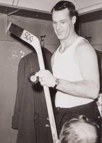 Gordie Howe 500 Goals Puck & Stick at Madison Square Garden 1962
