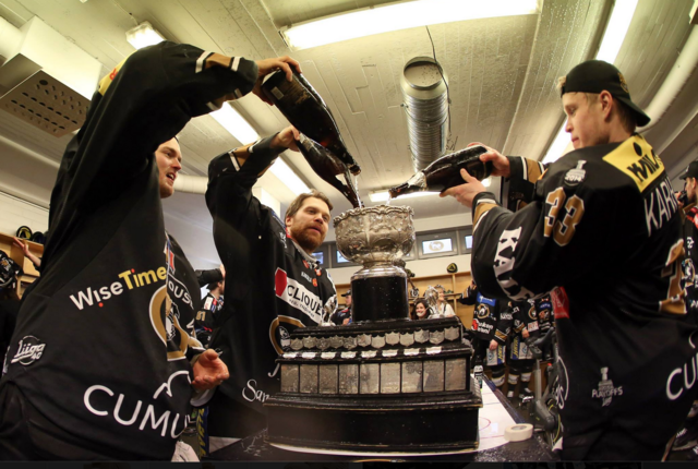 Oulun Kärpät pour Champagne in Canada Malja Trophy 2015