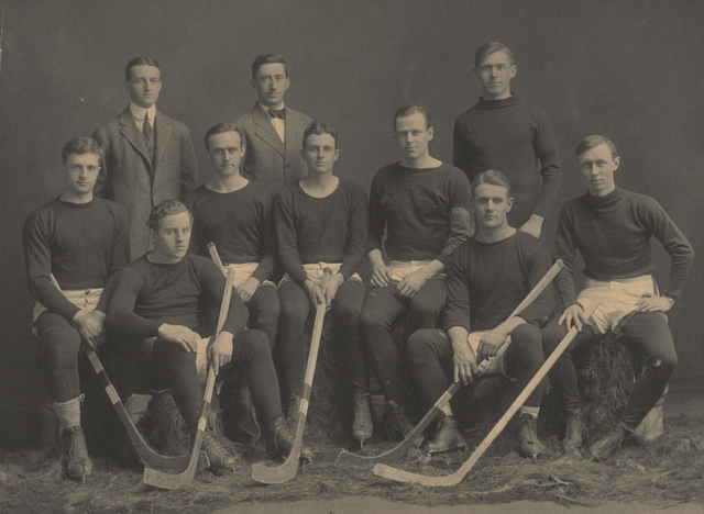 Harvard University Hockey Team 1910–11