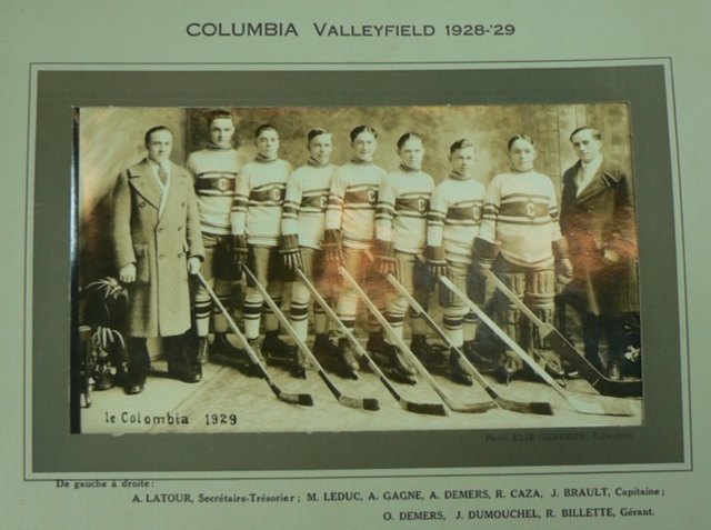 Columbia Hockey Team / Le Colombia Hockey Équipe 1929 Valleyfield, Quebec
