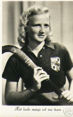 Hockey Goddess 1940s Dutch