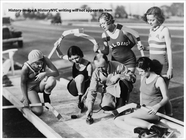 Female Hockey Photo 1926 