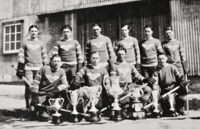 Haliburton Senior Hockey Team 1930s