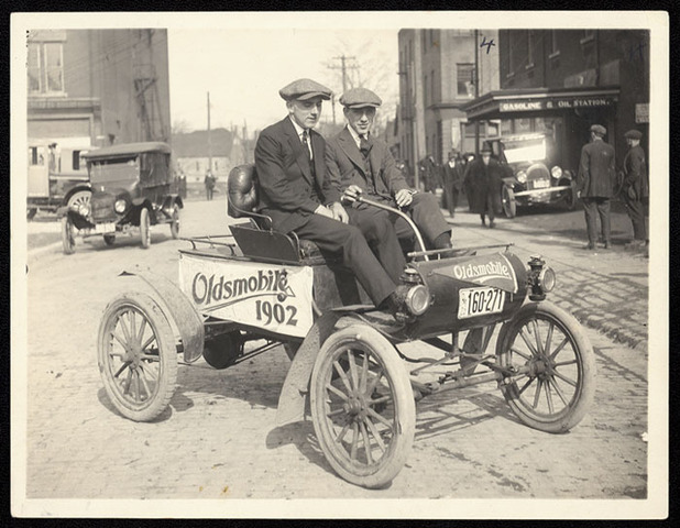Howie Morenz photo driving a Car 1922