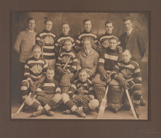 Ottawa Hockey Team photo 1914