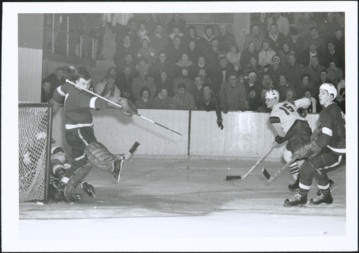 Ice Hockey Photo 1962  KICK SAVE