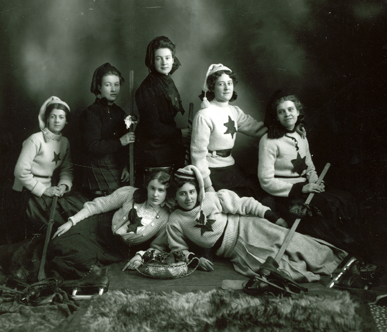 Ice Hockey Photo early 1900s Womens Team