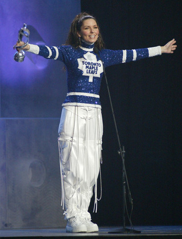 Shania Twain in a unique Toronto Maple Leafs outfit