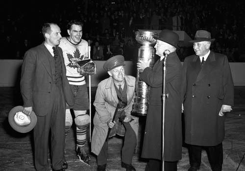 Conn Smythe Takes a Close Look at the Original Stanley Cup