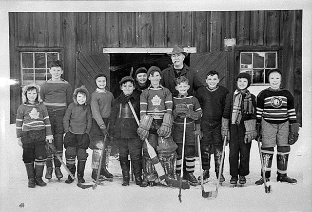 Whitby - Town Line Pee Wee Hockey Team - 1948