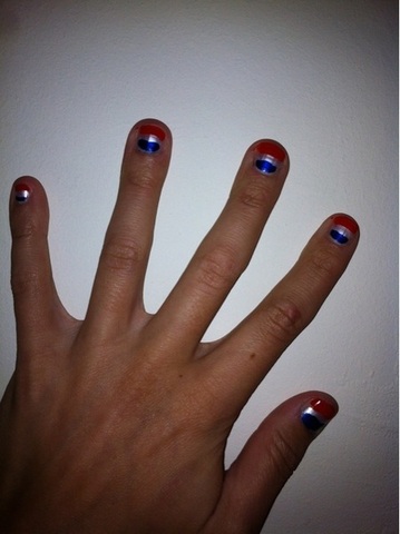 Maartje Paumen - Painted Finger Nails in Dutch Colors