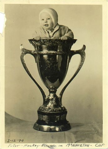 MacNaughton Trophy - 1940 - Baby Inside Cup