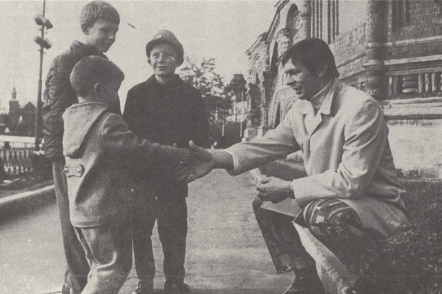 Stan Mikita meets some Russian children in Moscow