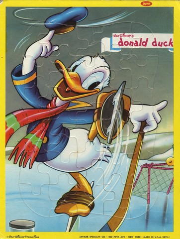 Donald Duck Playing Ice Hockey - Puzzle - Vintage - Walt Disney