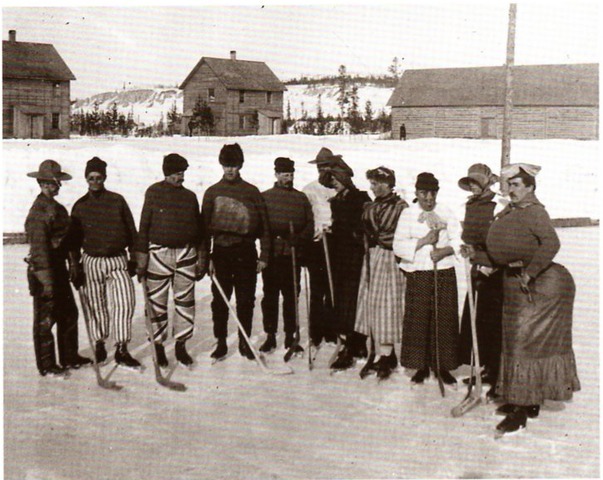 North-West Mounted Police - Drag Queen Game - Yukon - 1902