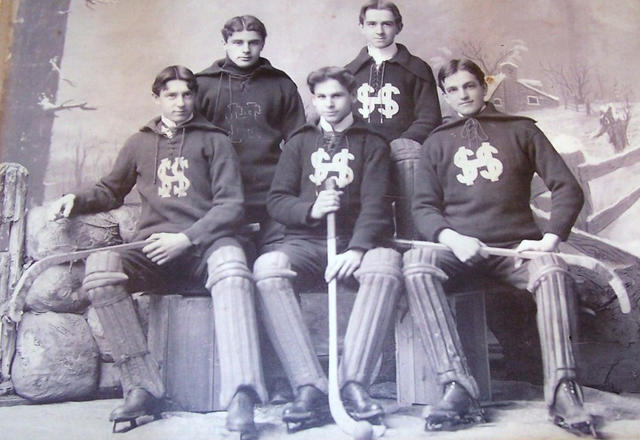Ice Polo / Bandy /Bandy-Ball Team - Late 1800s