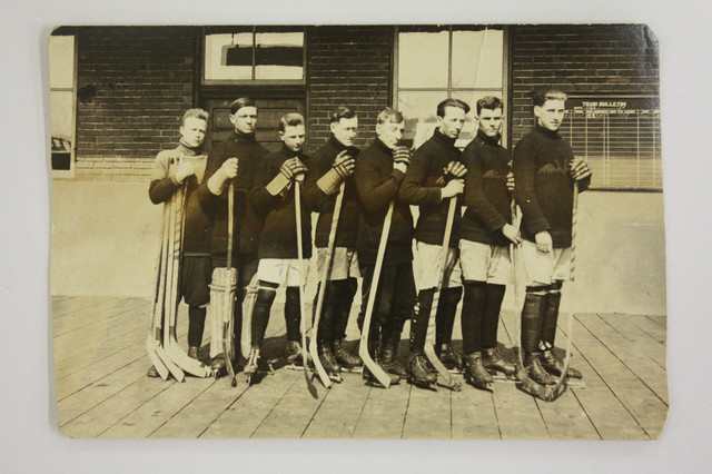 Antique Ice Hockey Postcard - Mens Team - 1919
