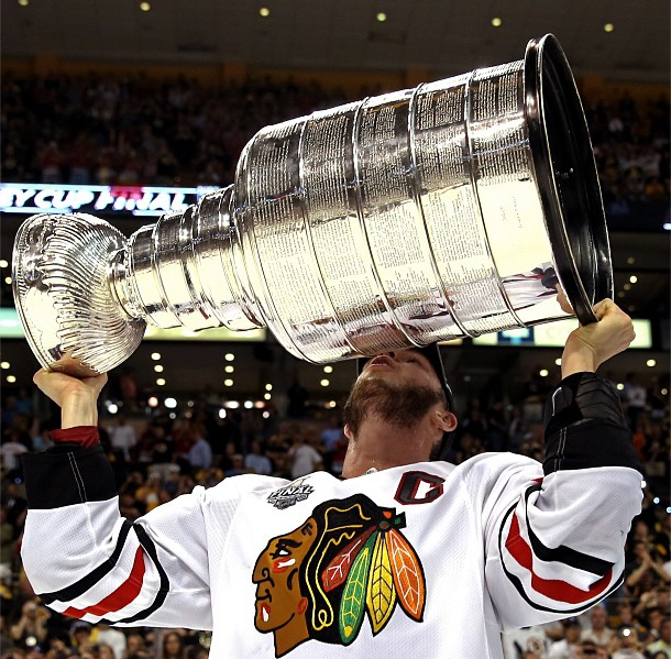 Chicago Blackhawks captain Jonathan Toews hoists the Stanley Cup during a  presentation before the start of a Major League Baseball game between the  Cubs Chicago and the Chicago White Sox at Wrigley