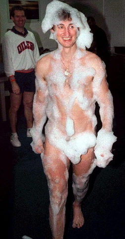 Nude / Naked Wayne Gretzky - Covered in Bubbles