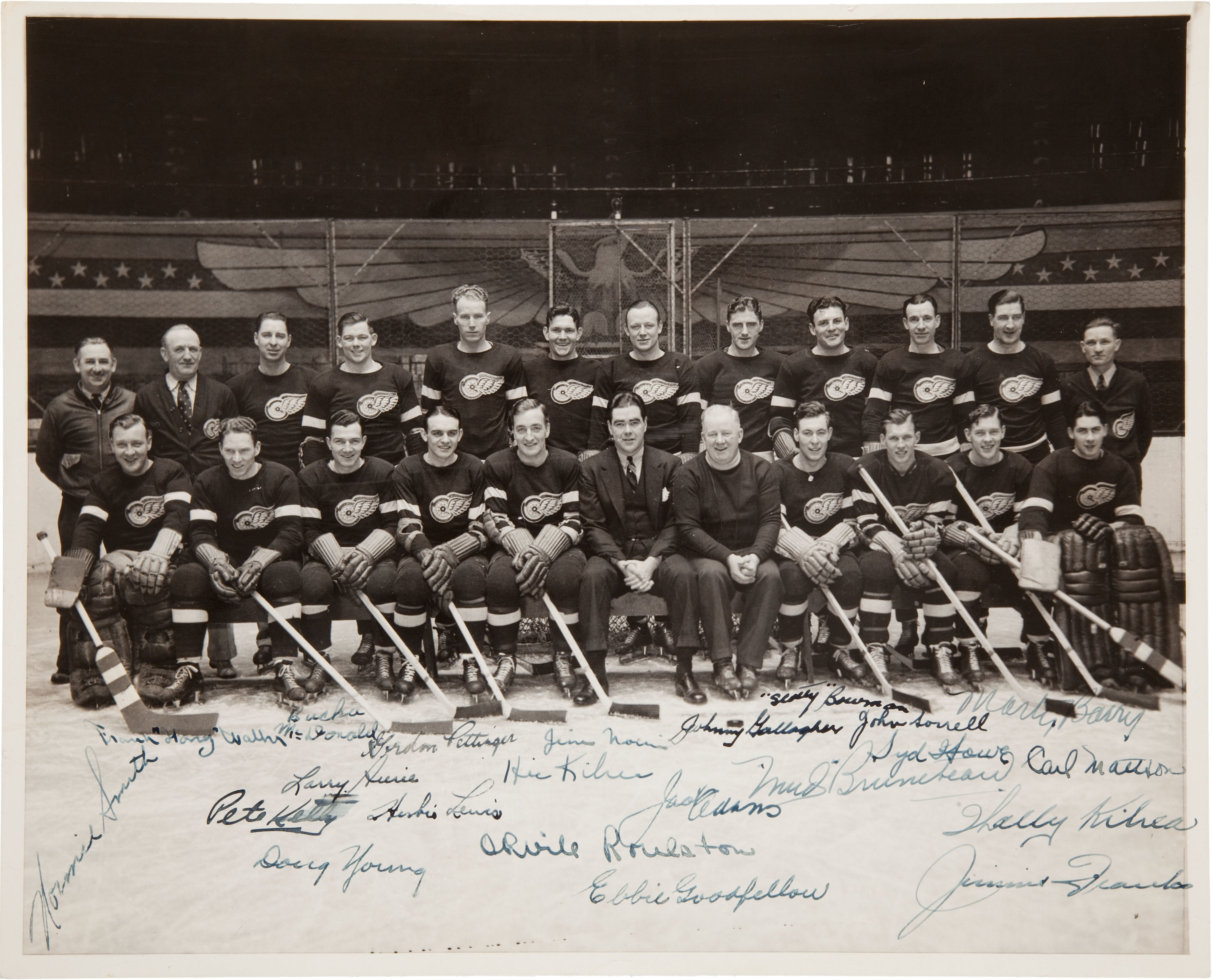 1953/54 DETROIT RED WINGS TEAM SIGNED 11X14 B&W PHOTO - 13