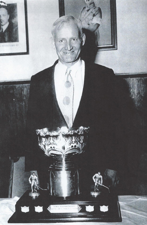 Edwin Sandblom with the Kanada-malja (Canada Malja) Trophy in 1950