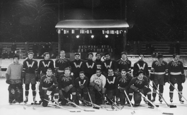 Warszawianki & FTC Budapeszt Ice Hockey Teams at Krynica 1938