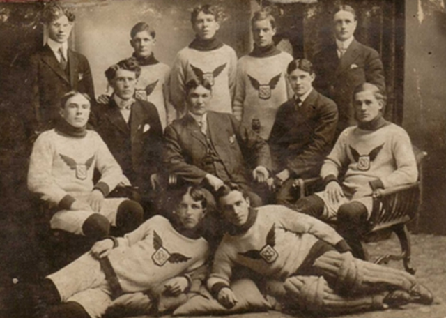 Club du Collége St. Boniface / St. Boniface Hockey Team 1908