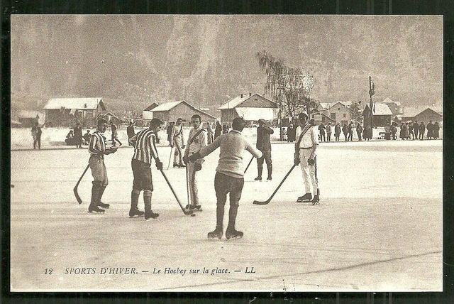 Le Hockey sur la glace - Outdoor Game in France circa 1910