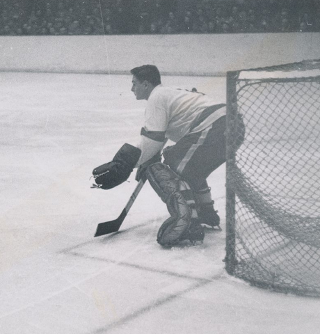 Detroit Red Wings Goalie Terry Sawchuk gets set for a shot 1952
