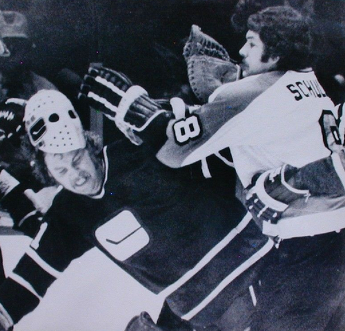 Flyers Dave Schultz Hammers Canucks Goalie Gary Smith 1975