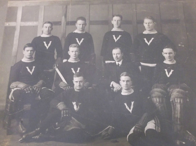 Victoria Hockey Club Team Photo 1919