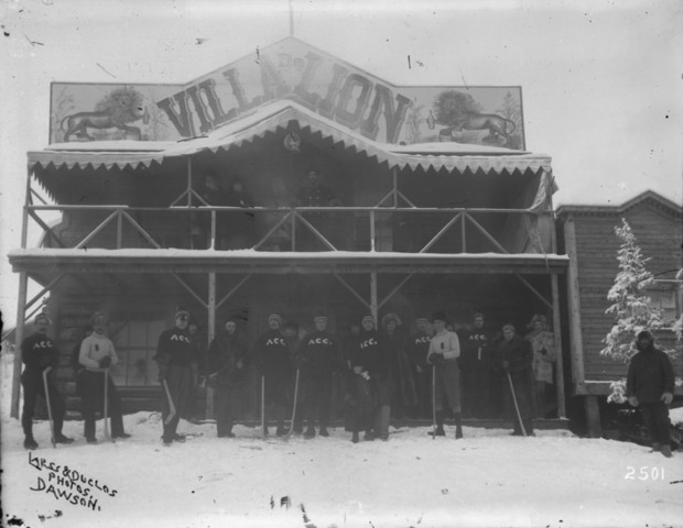ACC Hockey Team in front of Villa de Lion in Dawson City 1901