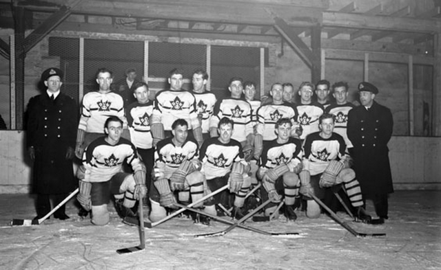Royal Canadian Navy Hockey Team 1943