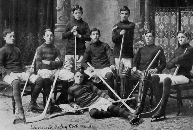 Georges Vanier and Tommy Smith with their Loyola College Hockey Team
