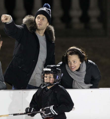 Tom Brady & Gisele Bündchen watch their son Benjamin Brady play Hockey 2016