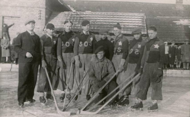 S O S Czechoslovakia Hockey Team circa 1930 Černilov