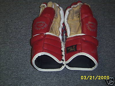 Hockey Glove Cooper Weeks 1b