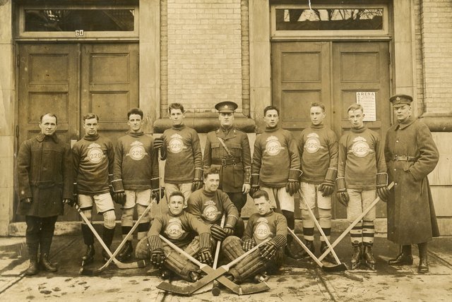 Northern Fusiliers / 228th Overseas Battalion Hockey Team 1917