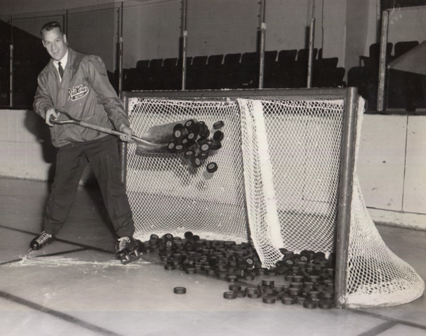 Gordie Howe shovels some of his 600 NHL goals 1965