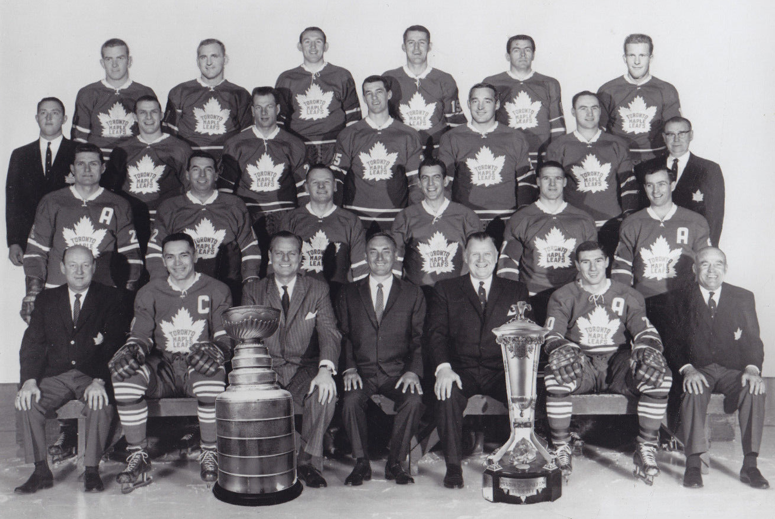 NHL Toronto Maple Leafs 1963-64 uniform and jersey original art – Heritage  Sports Art