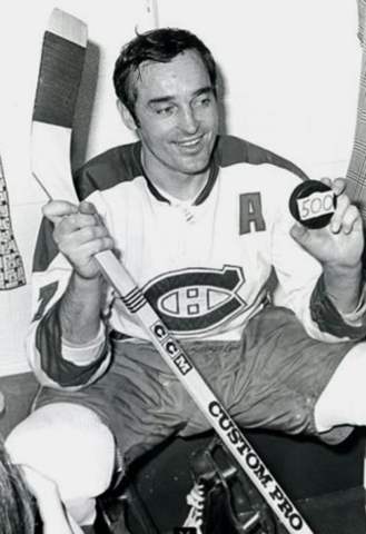 Frank Mahovlich celebrates his 500th Goal on March 21,1973 at the Montreal Forum
