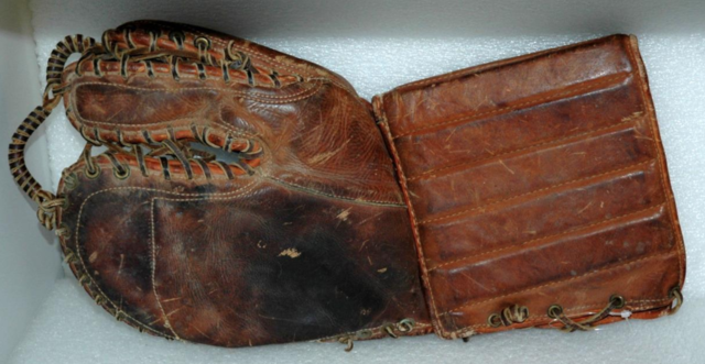 Stall & Dean Puckmaster Vintage Goalie Glove - Back Side